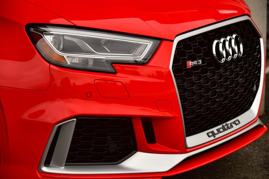 Детали экстерьера Audi RS3 Sedan (8V) 2017 года  (NA) (фото 8 из 21)